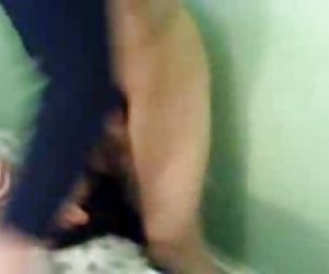 कज़ाख लड़की उसे कजाख bf और उसके दोस्त द्वारा fucked हो जाता है