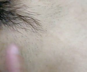 हजामत बनाने का काम के साथ प्यार में ताइवानी लड़की